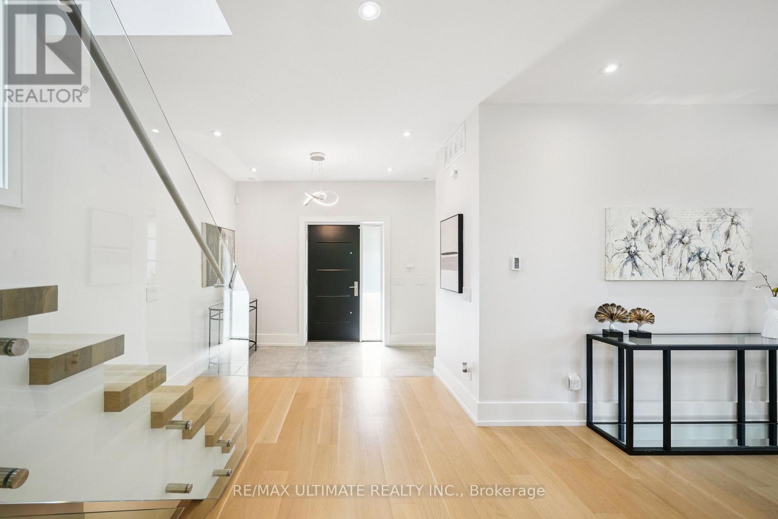 212 Queenslea Avenue, Toronto, Ontario  M9N 2L6 - Photo 9 - W12471713