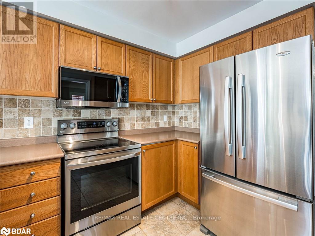137 Mowat Crescent, Halton Hills, Ontario  L7G 6A8 - Photo 10 - W12471720