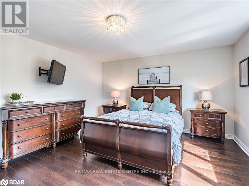 137 Mowat Crescent, Halton Hills, Ontario  L7G 6A8 - Photo 15 - W12471720