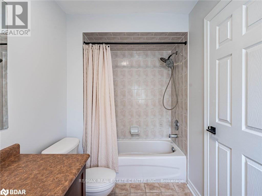 137 Mowat Crescent, Halton Hills, Ontario  L7G 6A8 - Photo 18 - W12471720