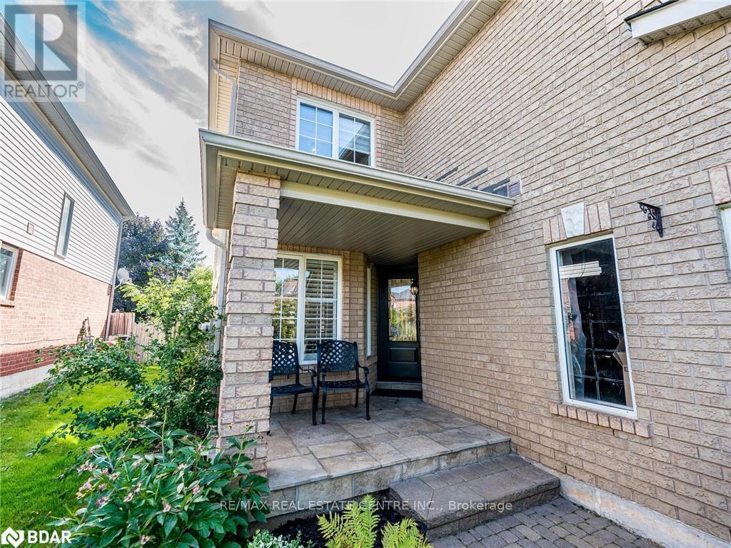137 Mowat Crescent, Halton Hills, Ontario  L7G 6A8 - Photo 2 - W12471720