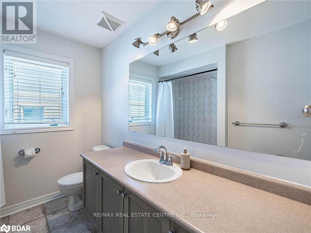 137 Mowat Crescent, Halton Hills, Ontario  L7G 6A8 - Photo 20 - W12471720