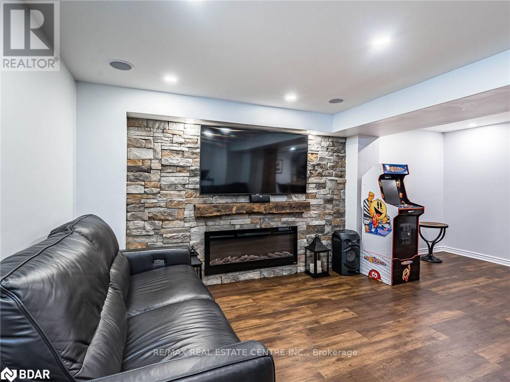 137 Mowat Crescent, Halton Hills, Ontario  L7G 6A8 - Photo 25 - W12471720