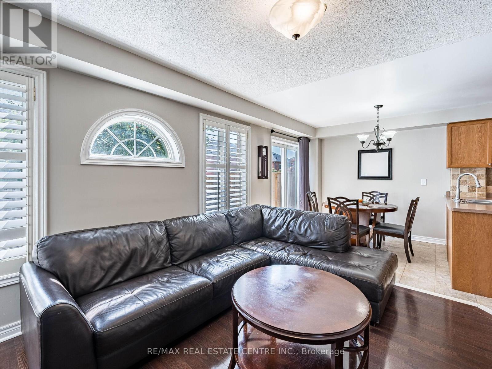 137 Mowat Crescent, Halton Hills, Ontario  L7G 6A8 - Photo 7 - W12471720