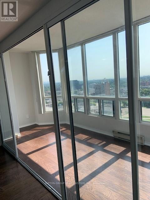 1604 - 115 Hillcrest Avenue, Mississauga, Ontario  L5B 3Y9 - Photo 10 - W12471721
