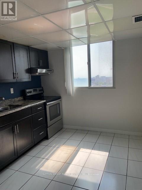 1604 - 115 Hillcrest Avenue, Mississauga, Ontario  L5B 3Y9 - Photo 14 - W12471721