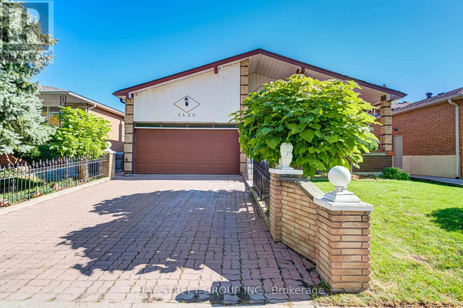 3420 Charmaine Heights, Mississauga, Ontario  L5A 3C1 - Photo 3 - W12471723