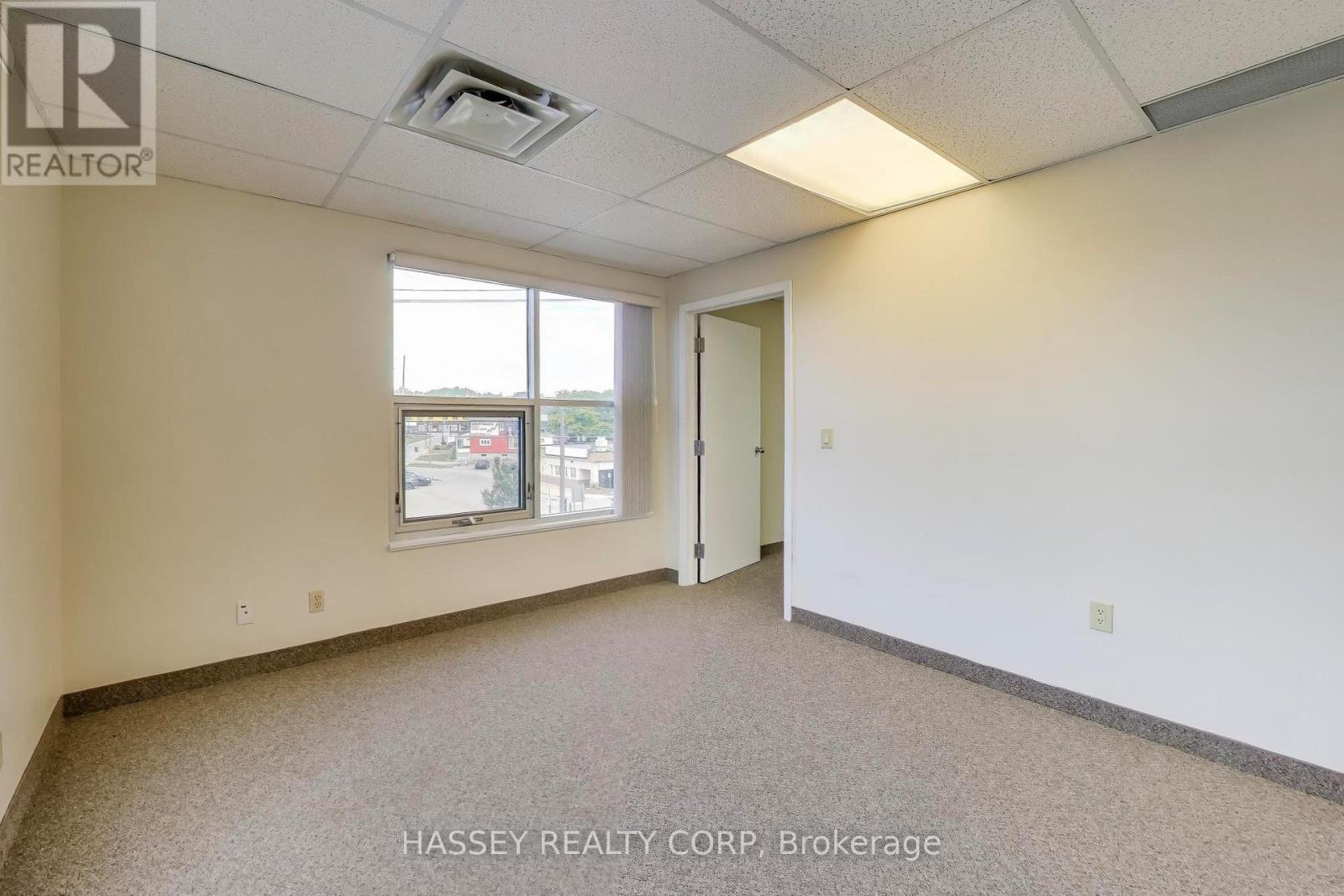 201 - 4 Checkley Street, Barrie (City Centre), Ontario  L4N 1W1 - Photo 14 - S12357581