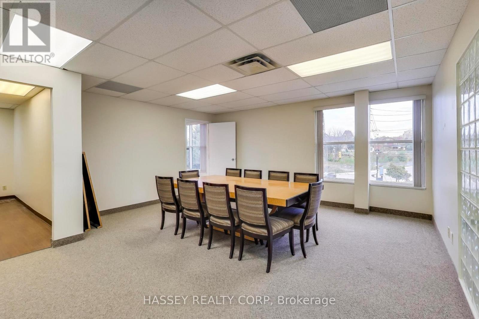 201 - 4 Checkley Street, Barrie (City Centre), Ontario  L4N 1W1 - Photo 10 - S12357581