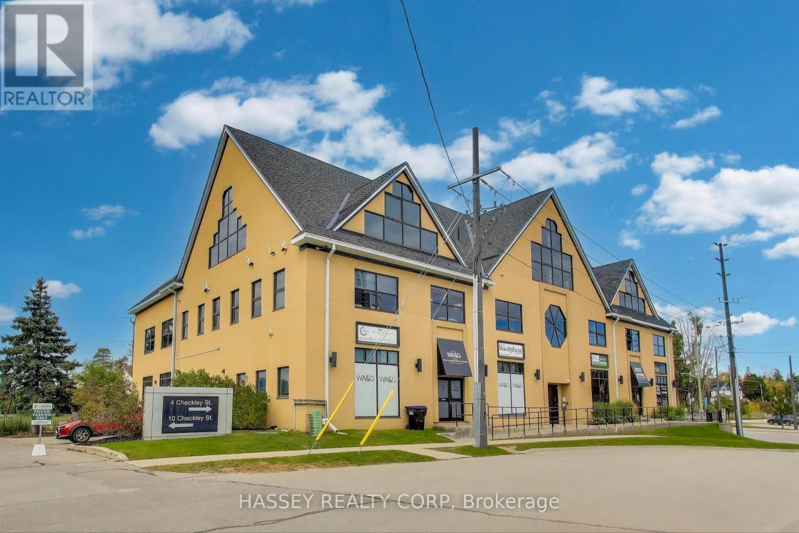 201 - 4 Checkley Street, Barrie (City Centre), Ontario  L4N 1W1 - Photo 2 - S12357581