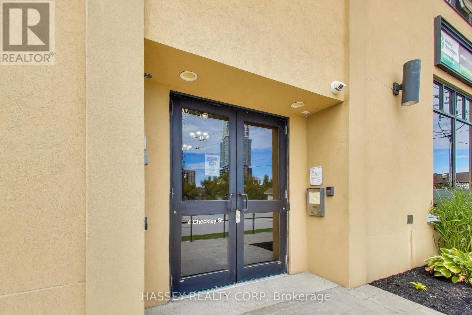 201 - 4 Checkley Street, Barrie (City Centre), Ontario  L4N 1W1 - Photo 5 - S12357581