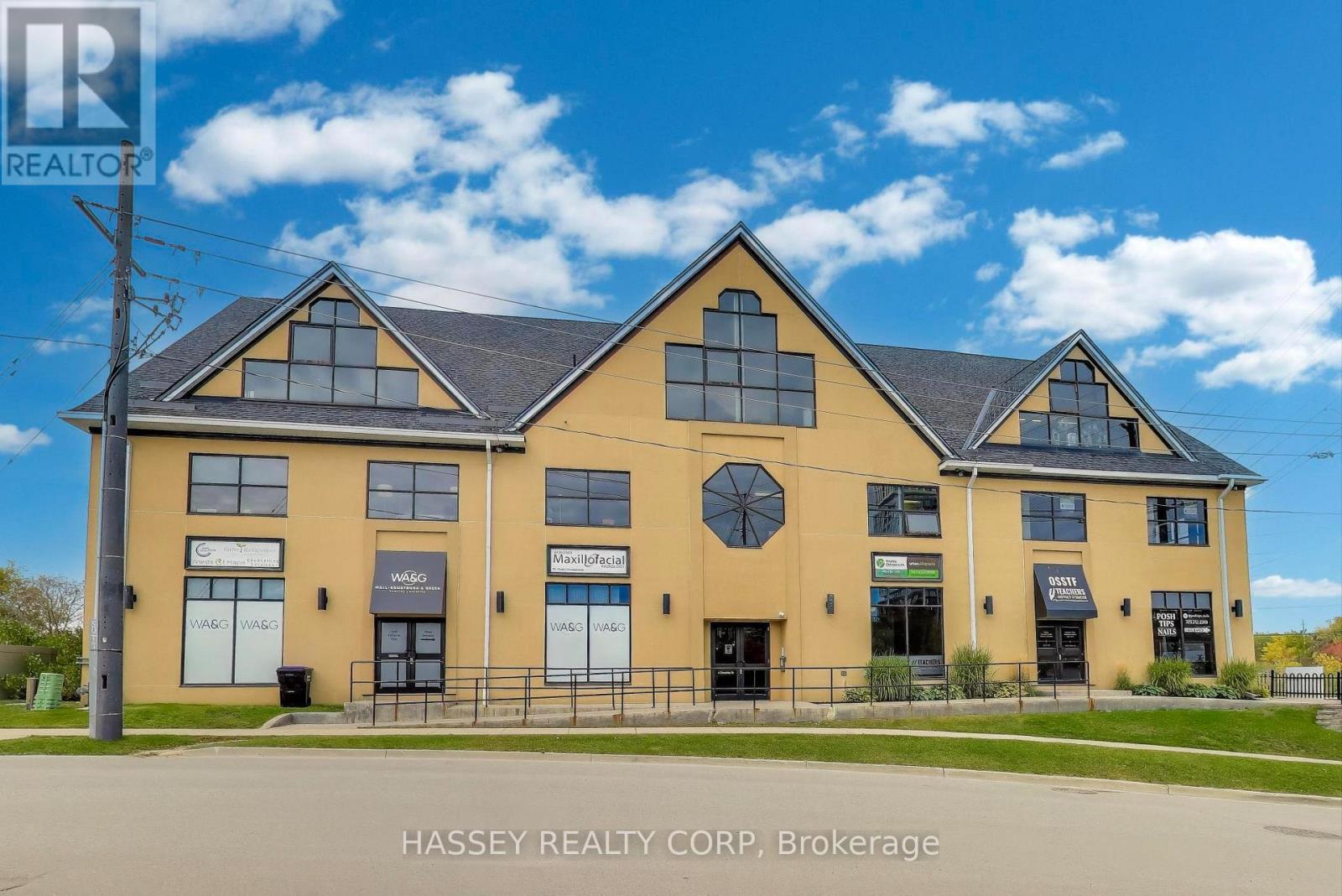 201 - 4 Checkley Street, Barrie (City Centre), Ontario  L4N 1W1 - Photo 1 - S12357581