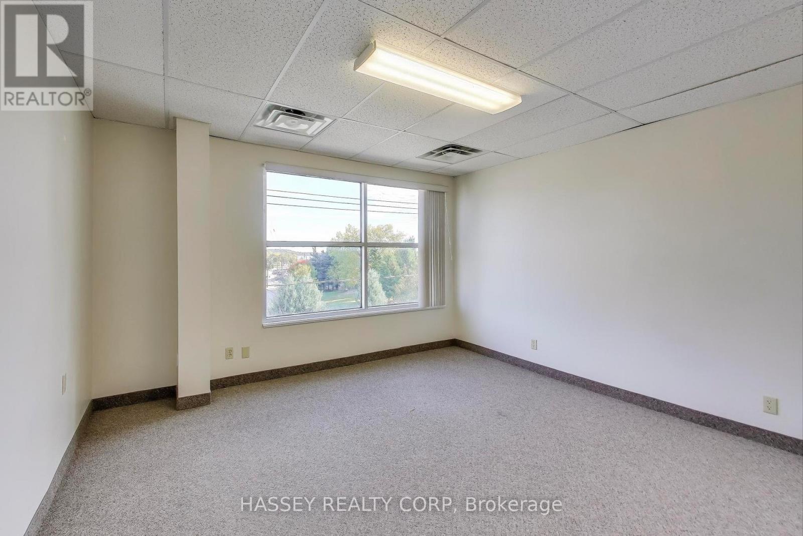 201 - 4 Checkley Street, Barrie (City Centre), Ontario  L4N 1W1 - Photo 15 - S12357581