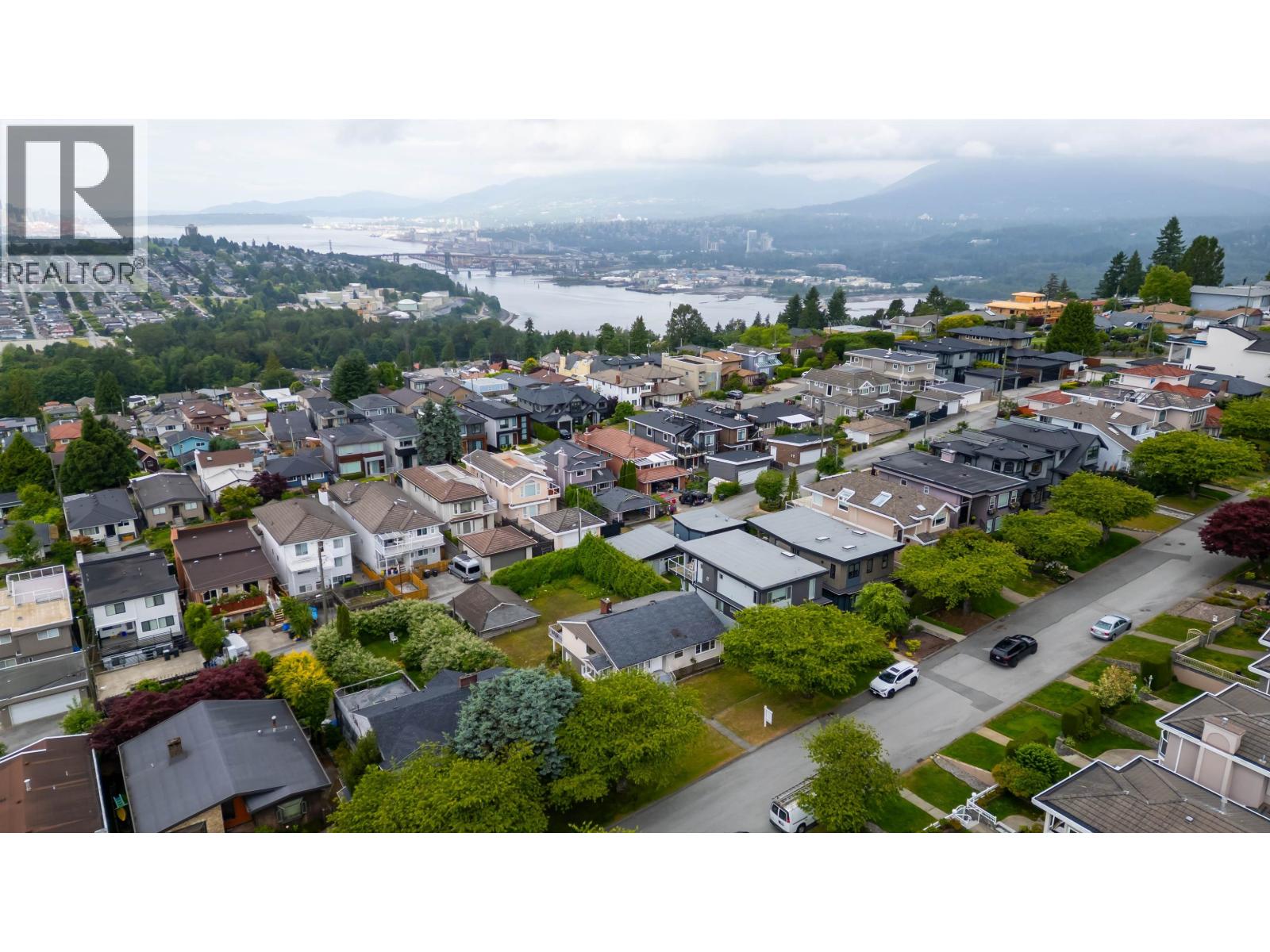 55 N Springer Avenue, Burnaby, British Columbia  V5B 1H3 - Photo 5 - R3015098