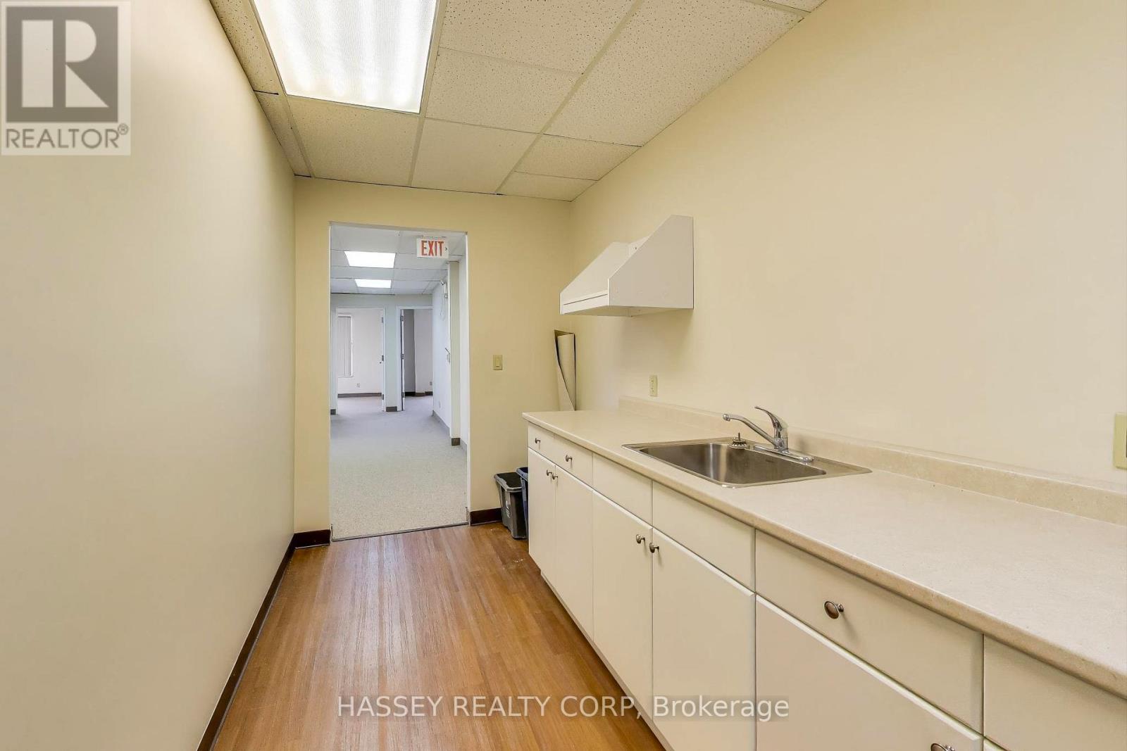 201 - 4 Checkley Street, Barrie (City Centre), Ontario  L4N 1W1 - Photo 22 - S12357581