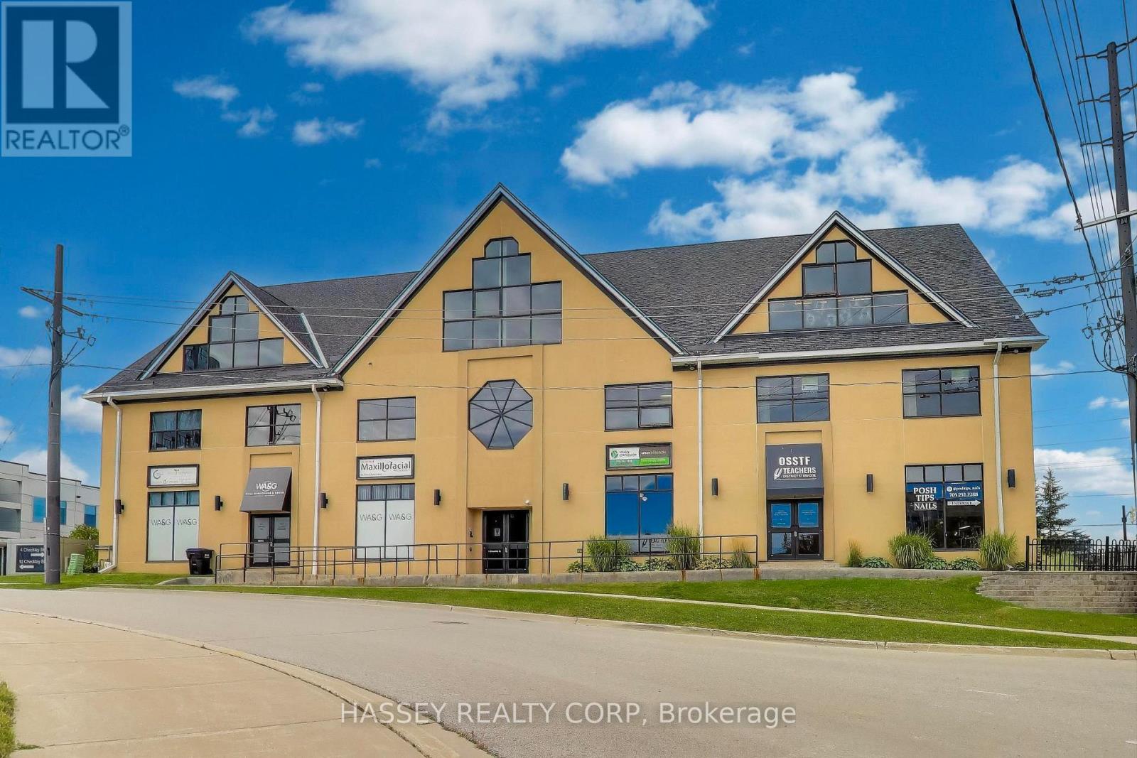 201 - 4 Checkley Street, Barrie (City Centre), Ontario  L4N 1W1 - Photo 3 - S12357581