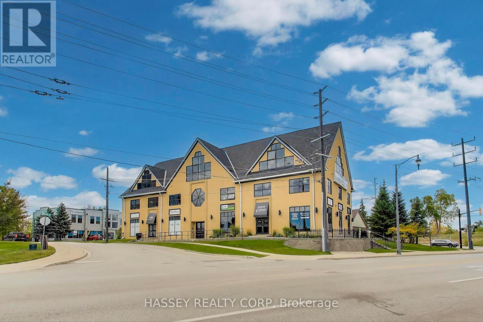 201 - 4 Checkley Street, Barrie (City Centre), Ontario  L4N 1W1 - Photo 4 - S12357581