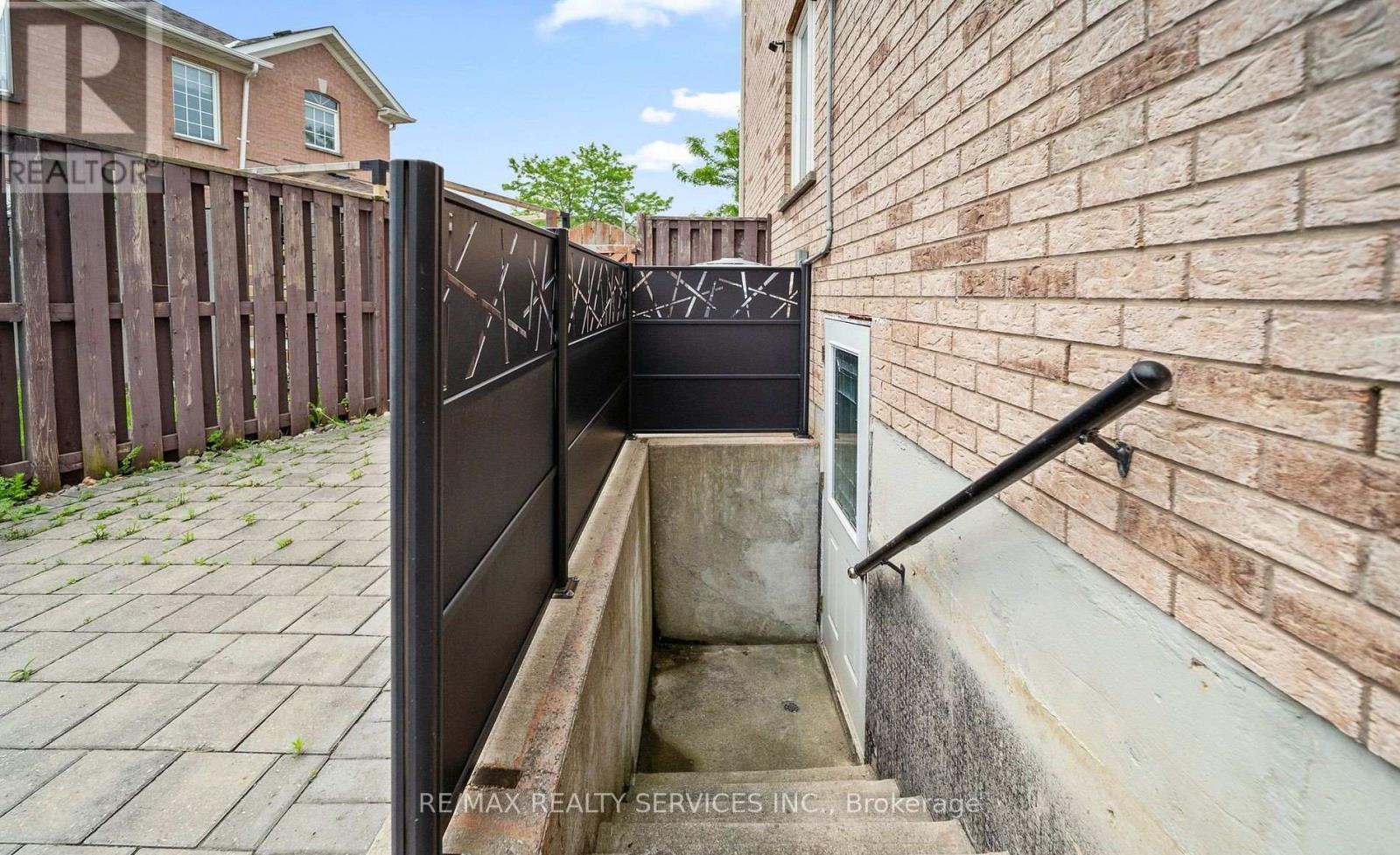 Bsmt - 14 Saddleback Square, Brampton, Ontario  L6X 5C5 - Photo 2 - W12464098