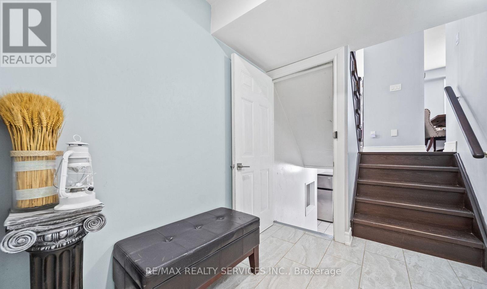 Bsmt - 14 Saddleback Square, Brampton, Ontario  L6X 5C5 - Photo 3 - W12464098