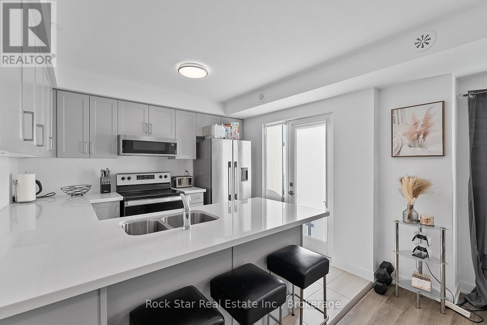 5 - 185 Veterans Drive, Brampton, Ontario  L7A 5L2 - Photo 11 - W12471762