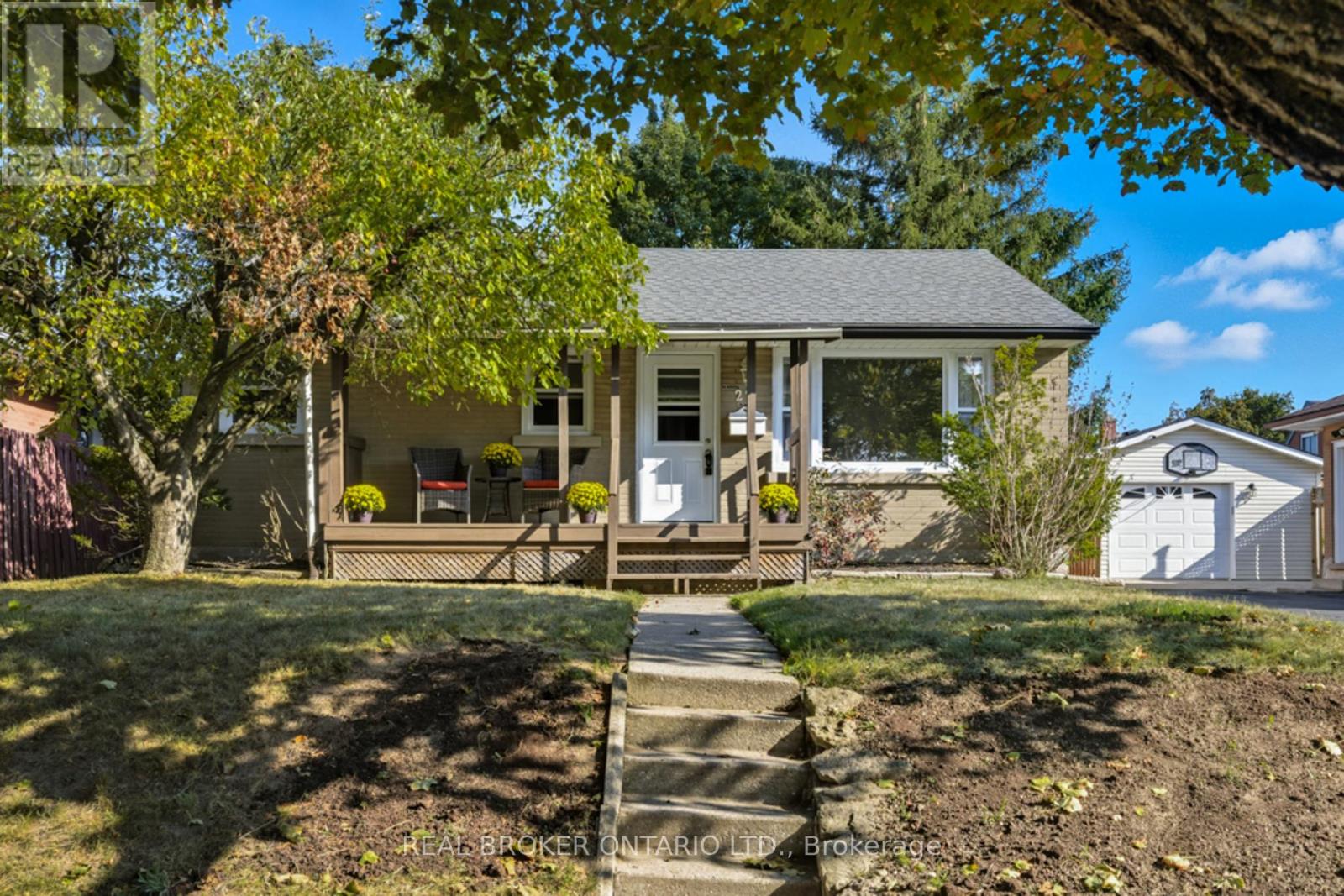 27 BROADMOOR AVENUE, Kitchener, Ontario