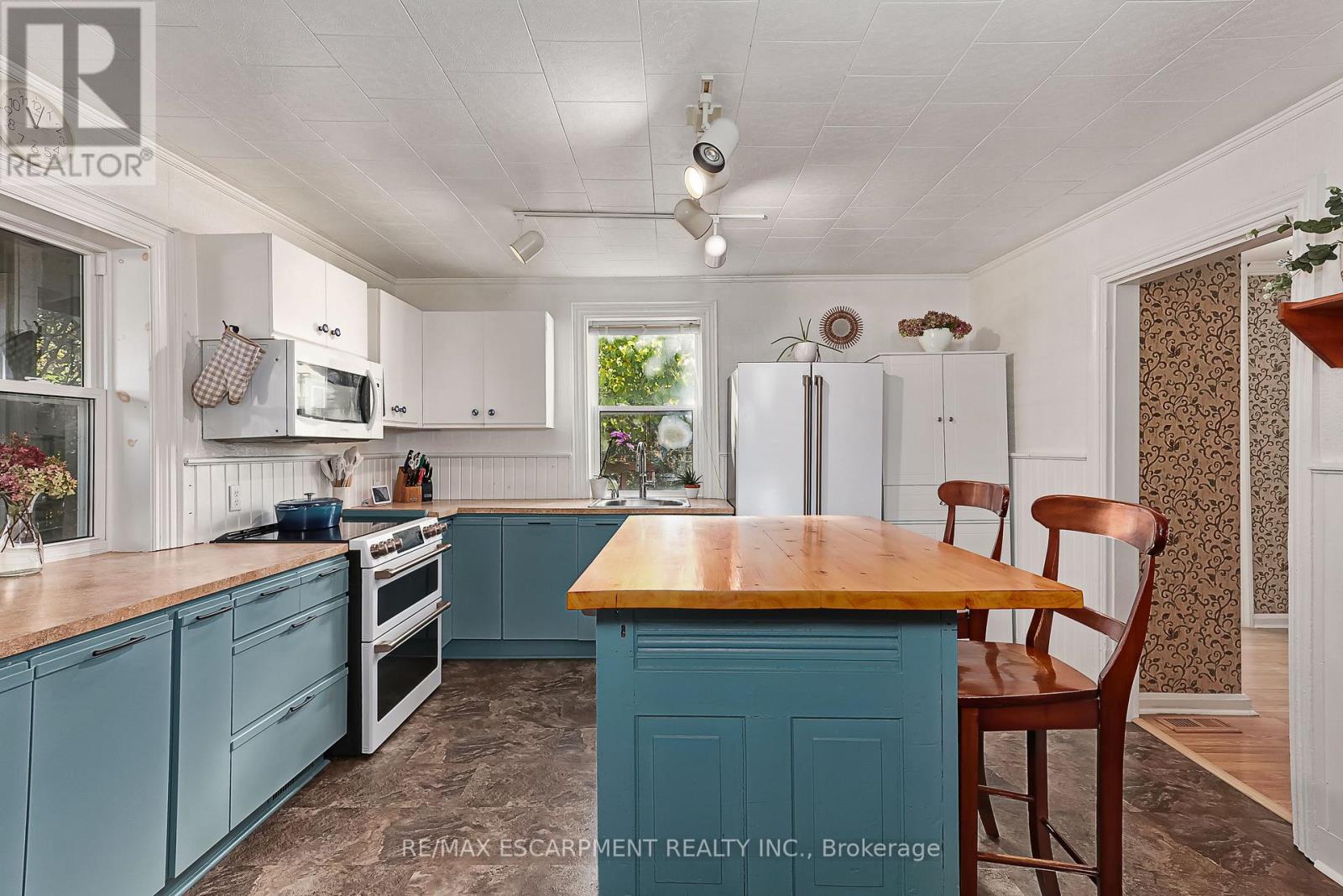 225 Berry Street, Meaford, Ontario  N4L 1G9 - Photo 13 - X12471722