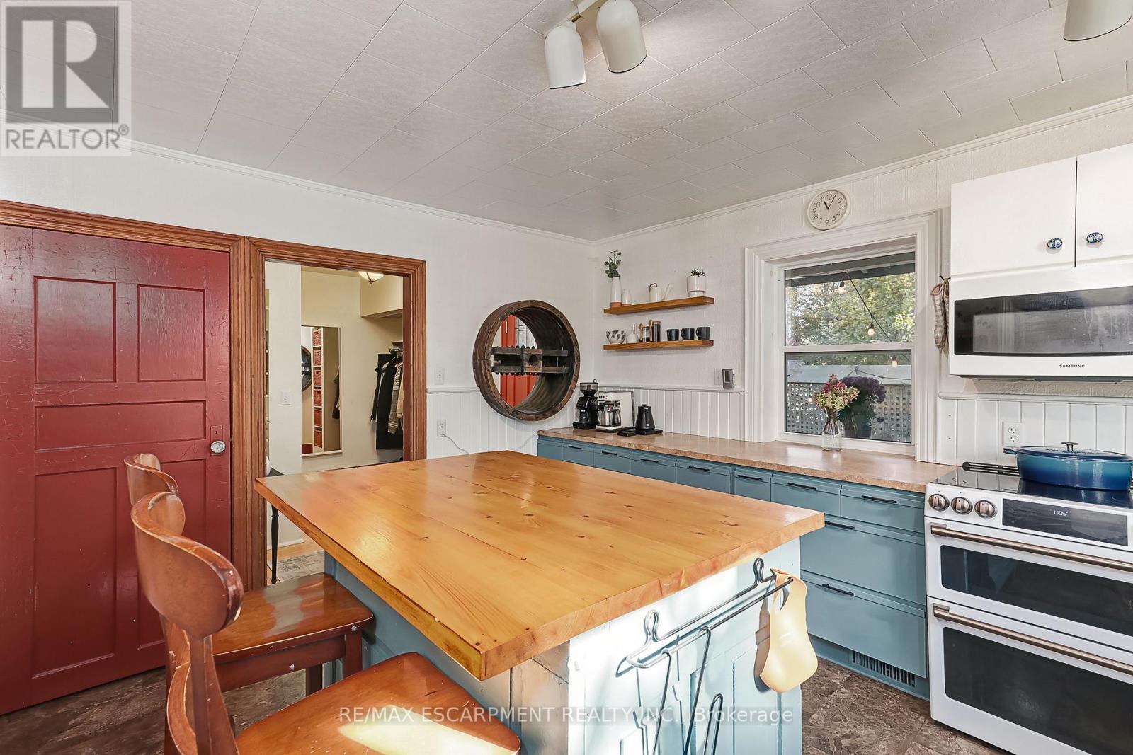 225 Berry Street, Meaford, Ontario  N4L 1G9 - Photo 15 - X12471722