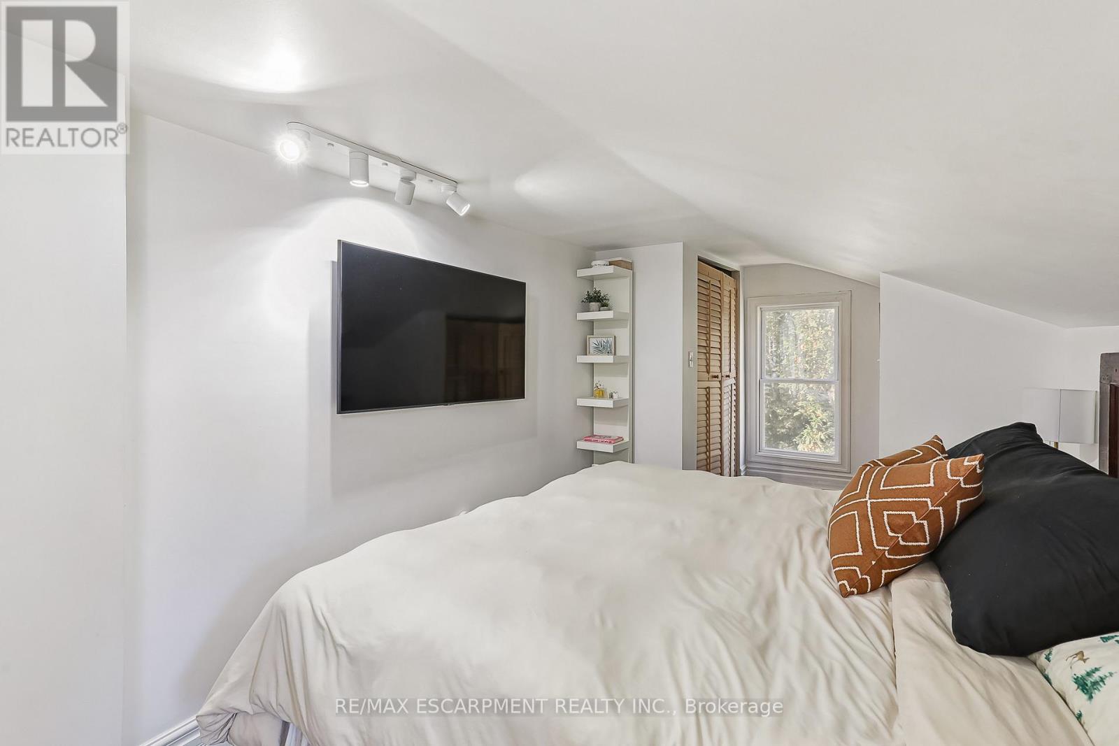 225 Berry Street, Meaford, Ontario  N4L 1G9 - Photo 33 - X12471722
