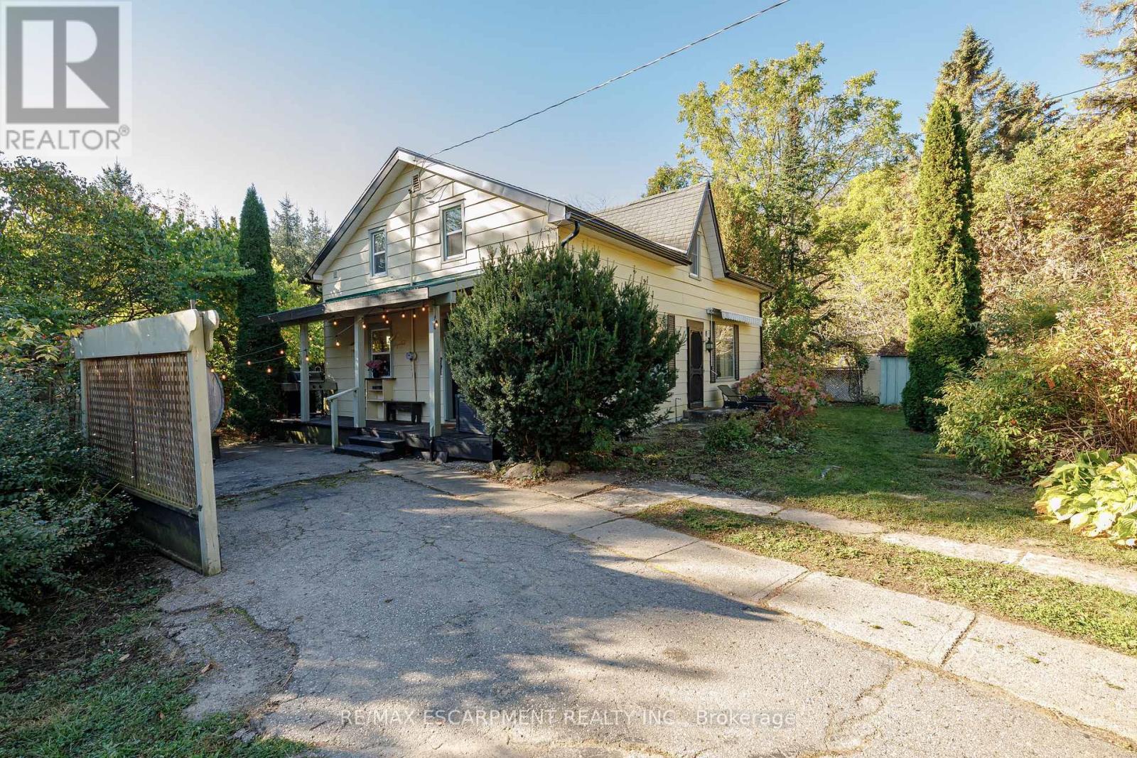 225 Berry Street, Meaford, Ontario  N4L 1G9 - Photo 5 - X12471722