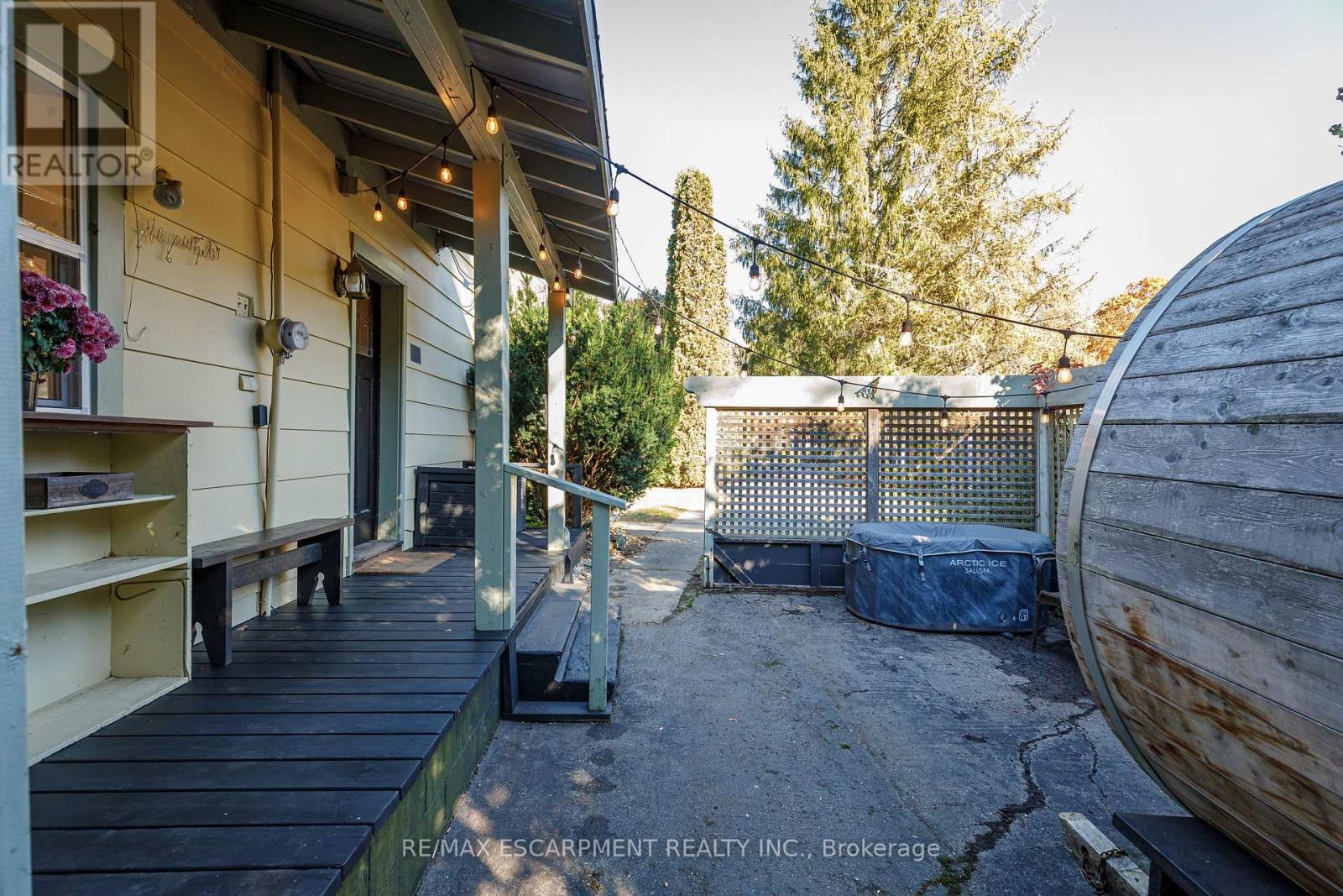 225 Berry Street, Meaford, Ontario  N4L 1G9 - Photo 7 - X12471722