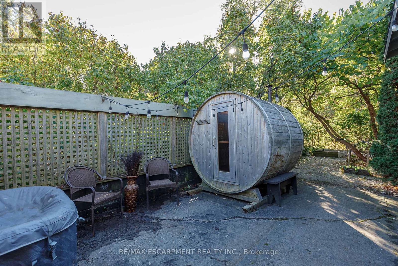 225 Berry Street, Meaford, Ontario  N4L 1G9 - Photo 8 - X12471722