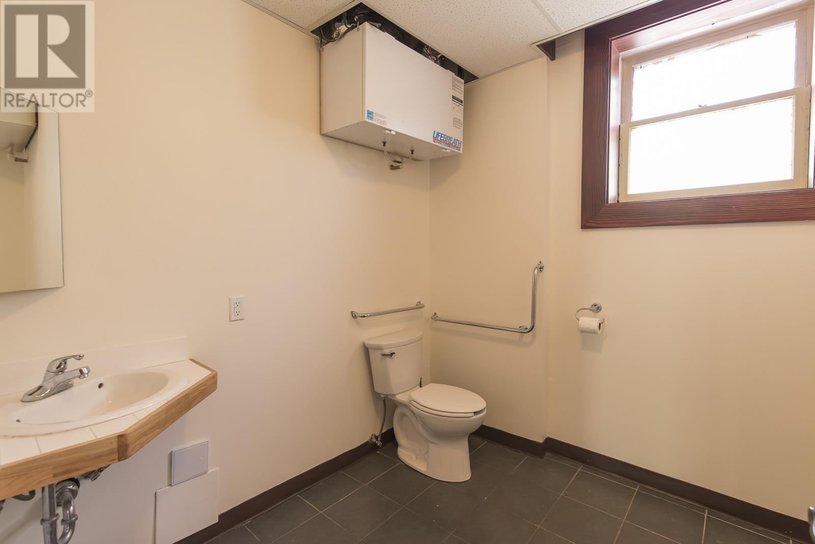 338 Red River Rd, Thunder Bay, Ontario  P7B 1B1 - Photo 24 - TB253266