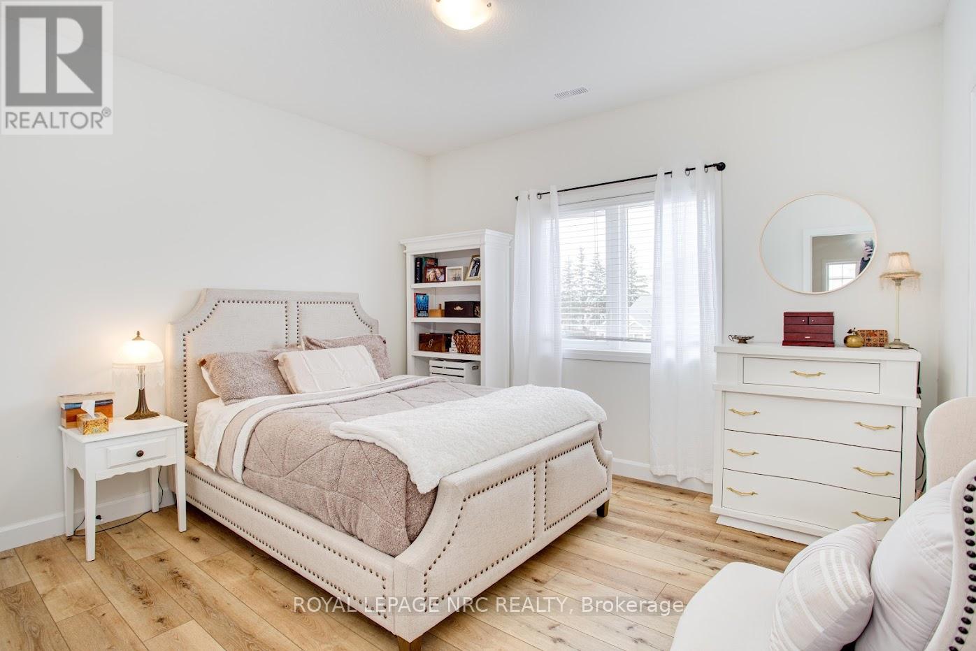 B - 12 Shores Lane, Fort Erie, Ontario  L0S 1B0 - Photo 10 - X12471783