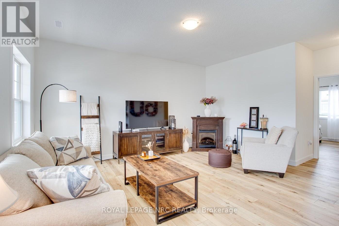 B - 12 Shores Lane, Fort Erie, Ontario  L0S 1B0 - Photo 7 - X12471783