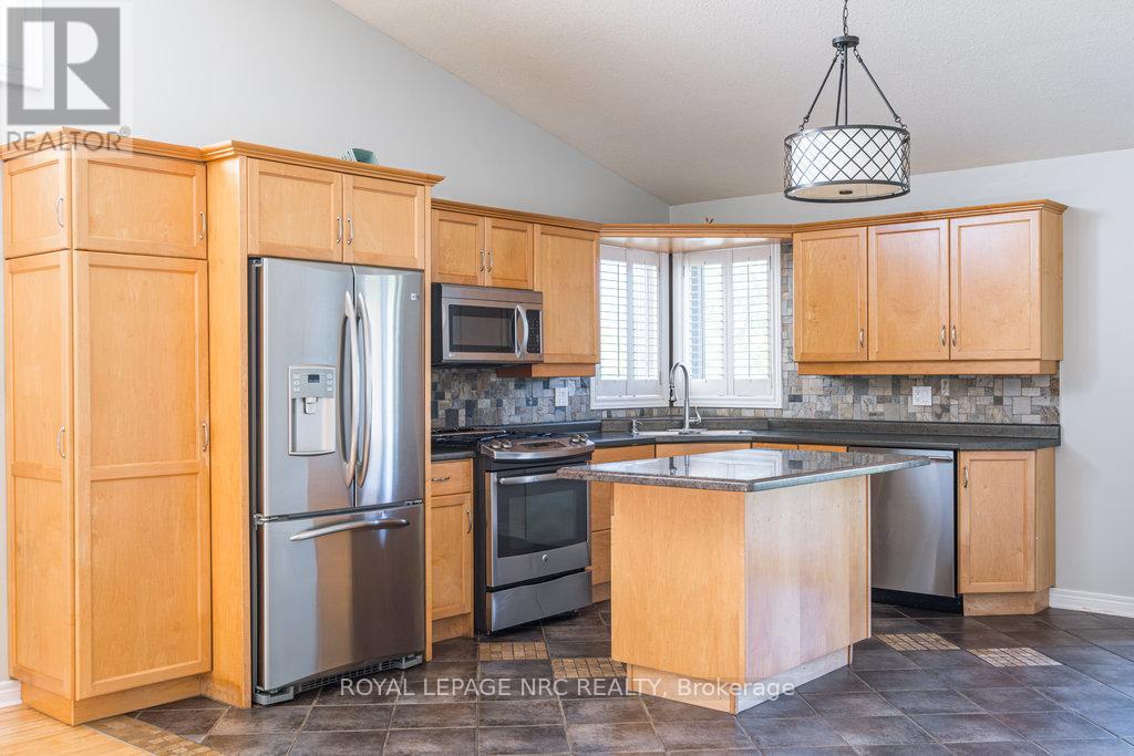 8071 Costabile Drive, Niagara Falls, Ontario  L2H 3H4 - Photo 13 - X12471784