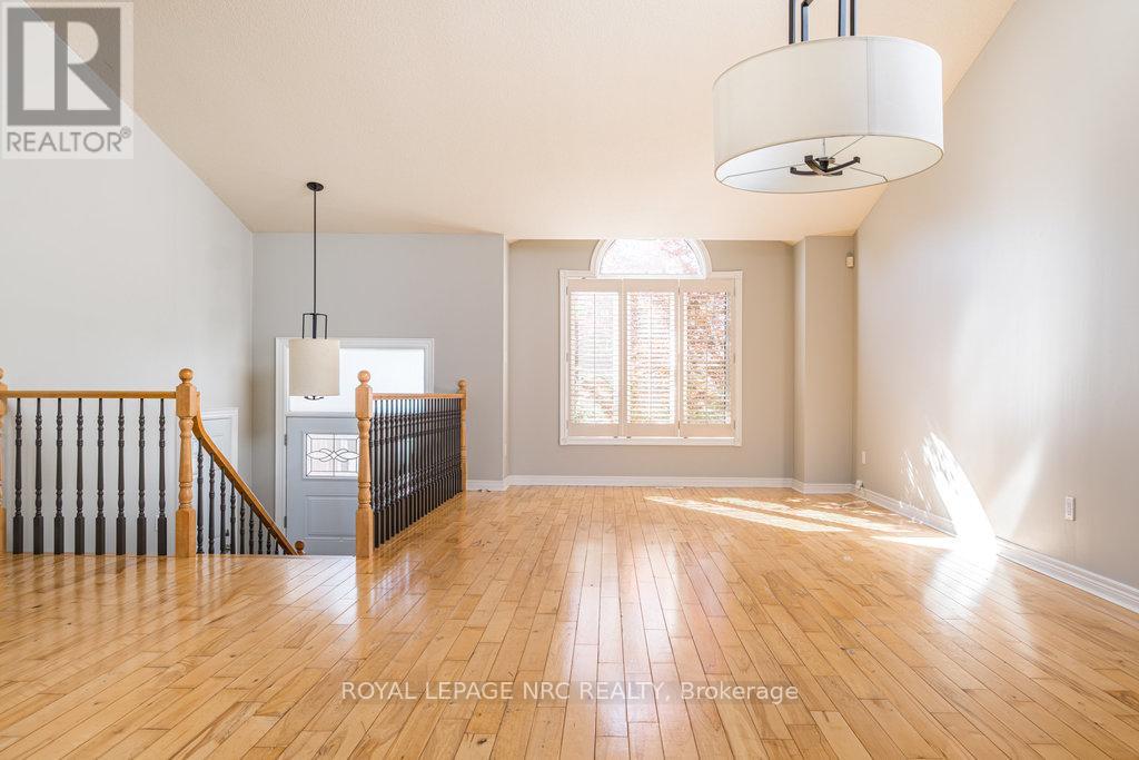 8071 Costabile Drive, Niagara Falls, Ontario  L2H 3H4 - Photo 7 - X12471784