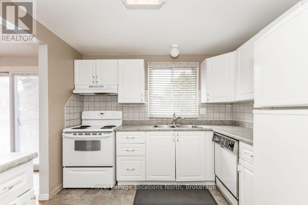 677 Bayview Drive, Midland, Ontario  L4R 4Y8 - Photo 12 - S12471792