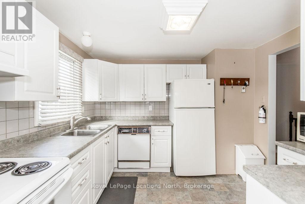 677 Bayview Drive, Midland, Ontario  L4R 4Y8 - Photo 13 - S12471792
