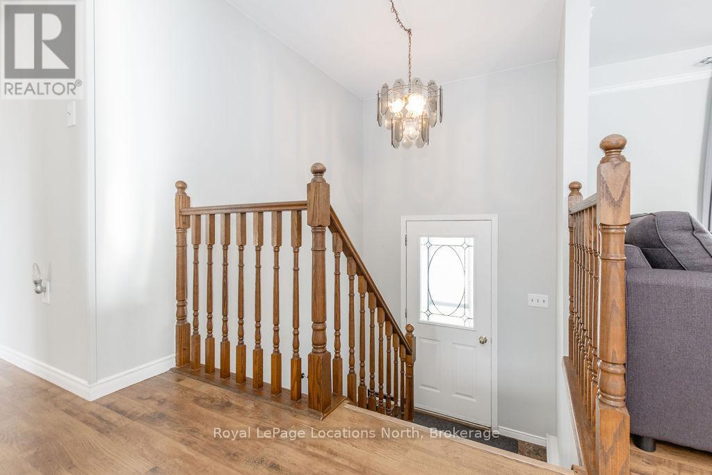 677 Bayview Drive, Midland, Ontario  L4R 4Y8 - Photo 4 - S12471792