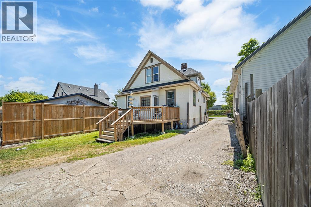 224 Confederation Street, Sarnia, Ontario  N7T 1Z8 - Photo 2 - 25026603