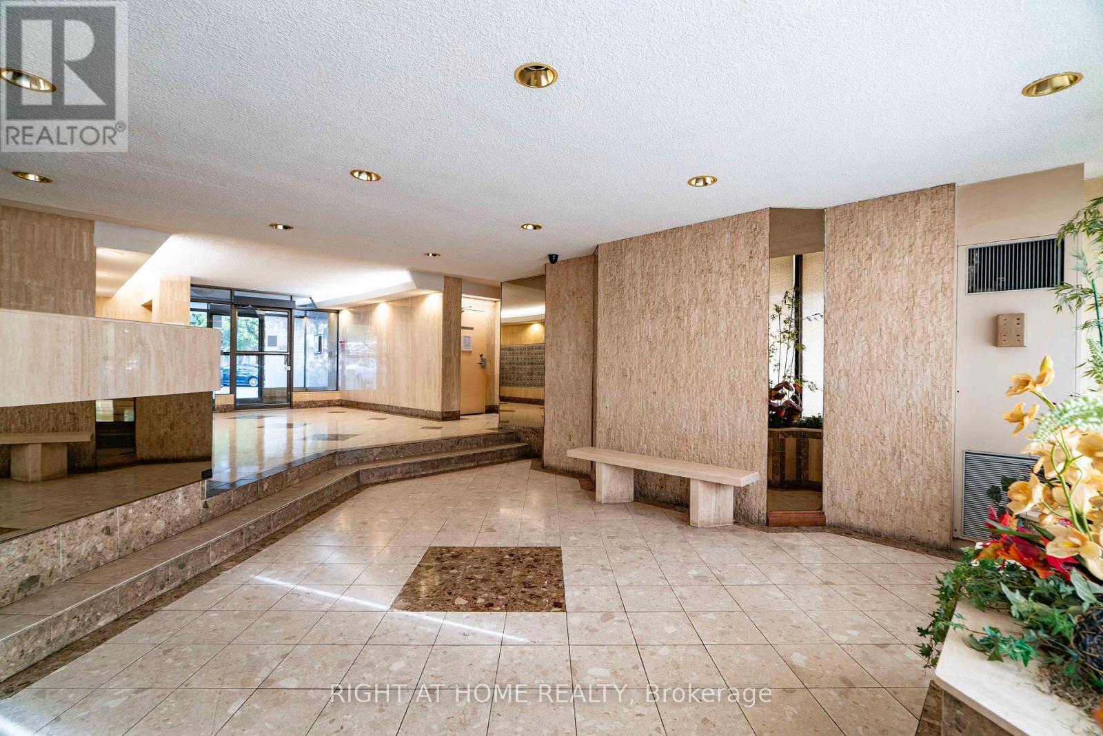 1506 - 205 Hilda Avenue, Toronto (Newtonbrook West), Ontario  M2M 4B1 - Photo 5 - C12467602