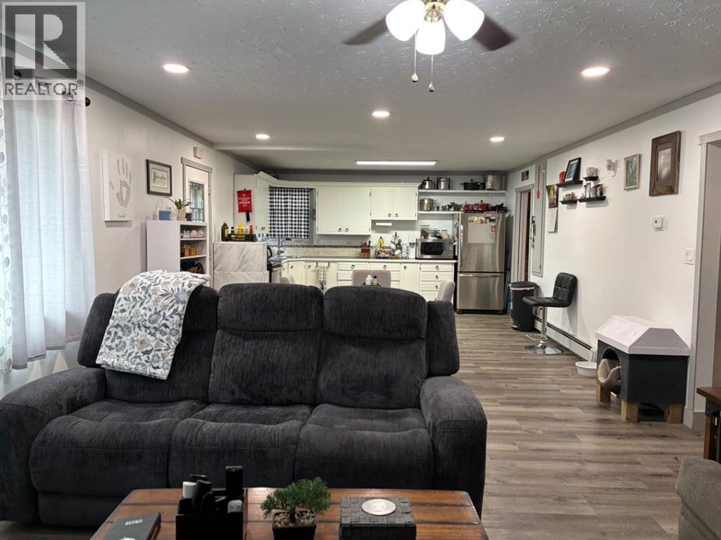 36 W Harker Avenue, Magrath, Alberta  T0K 1J0 - Photo 10 - A2247234