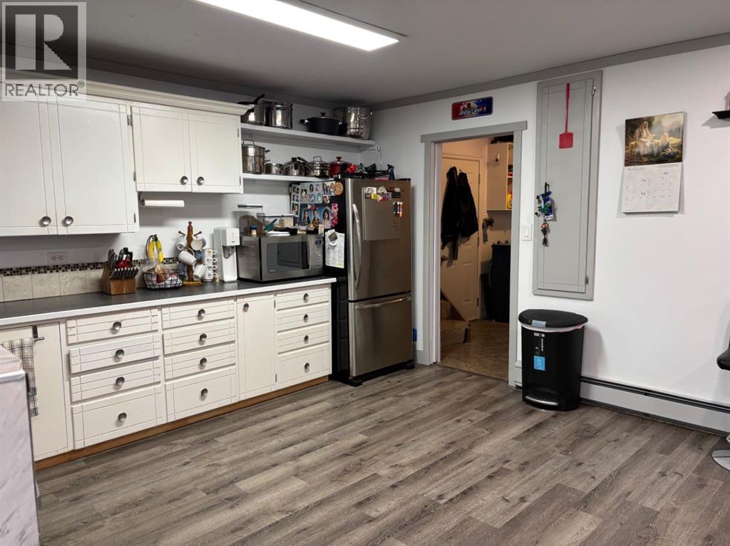 36 W Harker Avenue, Magrath, Alberta  T0K 1J0 - Photo 2 - A2247234