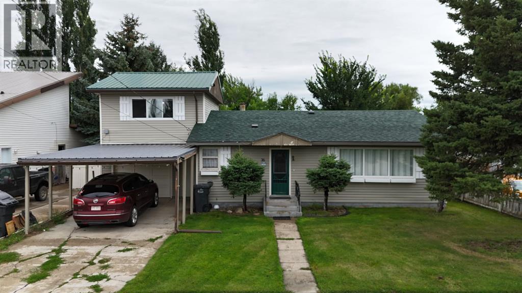 36 W Harker Avenue, Magrath, Alberta  T0K 1J0 - Photo 1 - A2247234