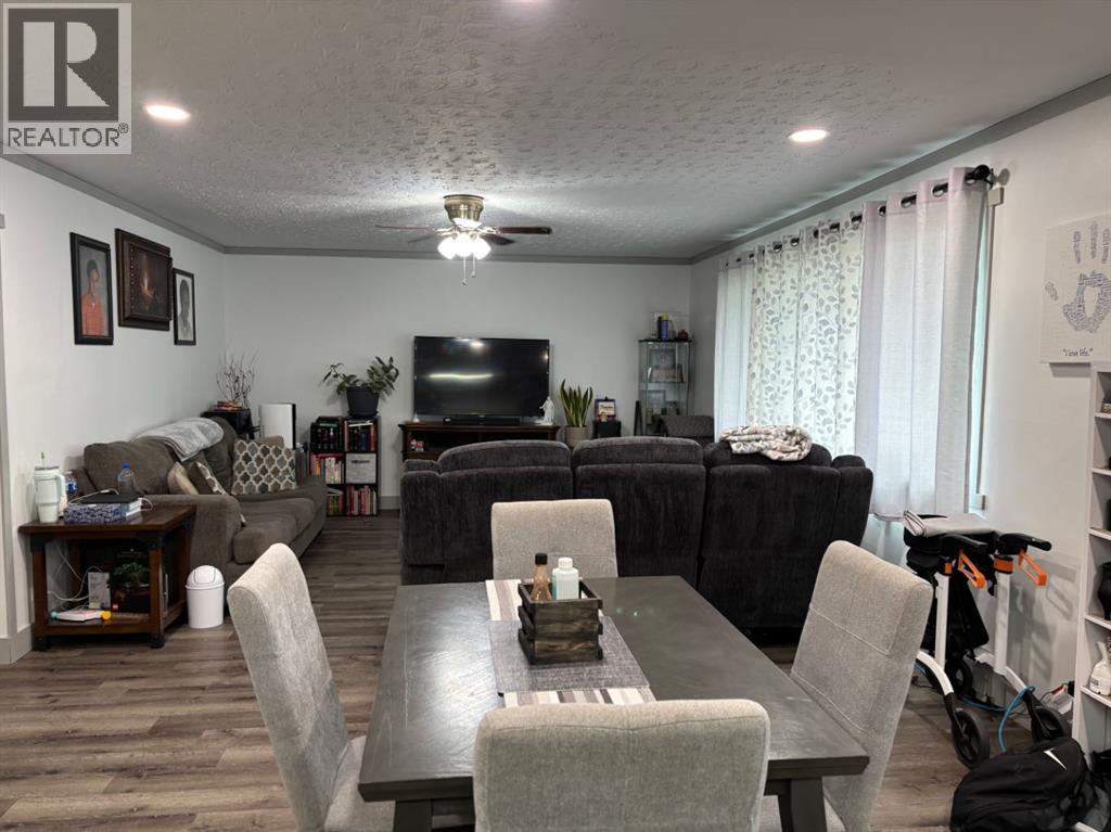 36 W Harker Avenue, Magrath, Alberta  T0K 1J0 - Photo 7 - A2247234