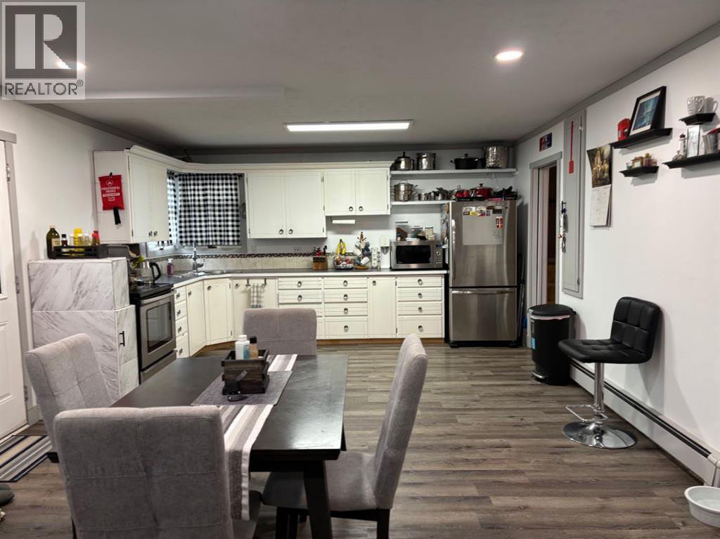 36 W Harker Avenue, Magrath, Alberta  T0K 1J0 - Photo 15 - A2247234