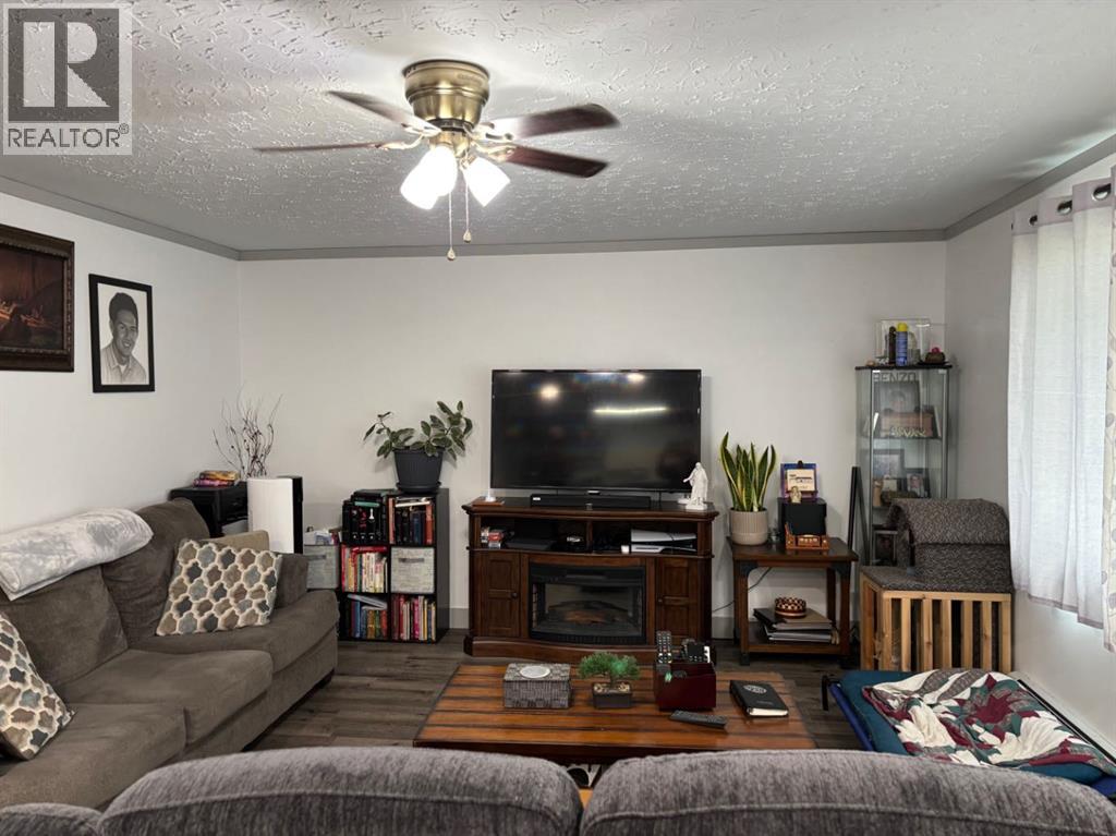 36 W Harker Avenue, Magrath, Alberta  T0K 1J0 - Photo 8 - A2247234