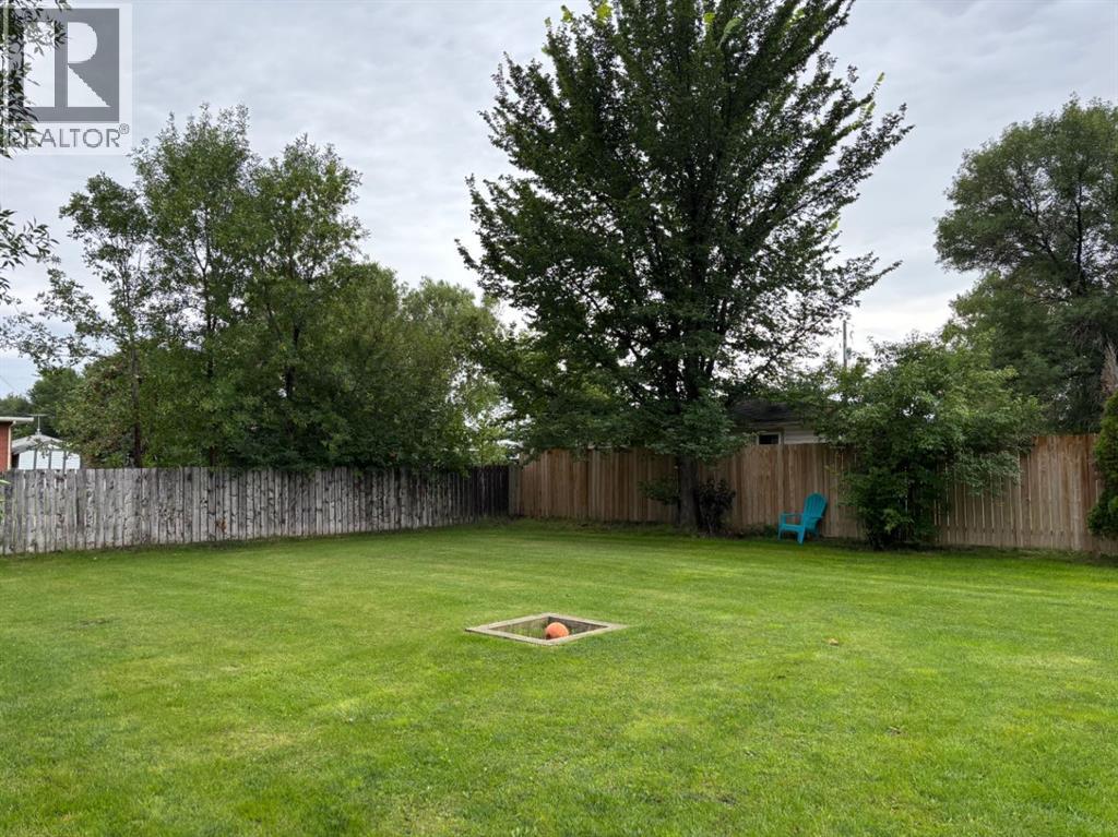 36 W Harker Avenue, Magrath, Alberta  T0K 1J0 - Photo 27 - A2247234