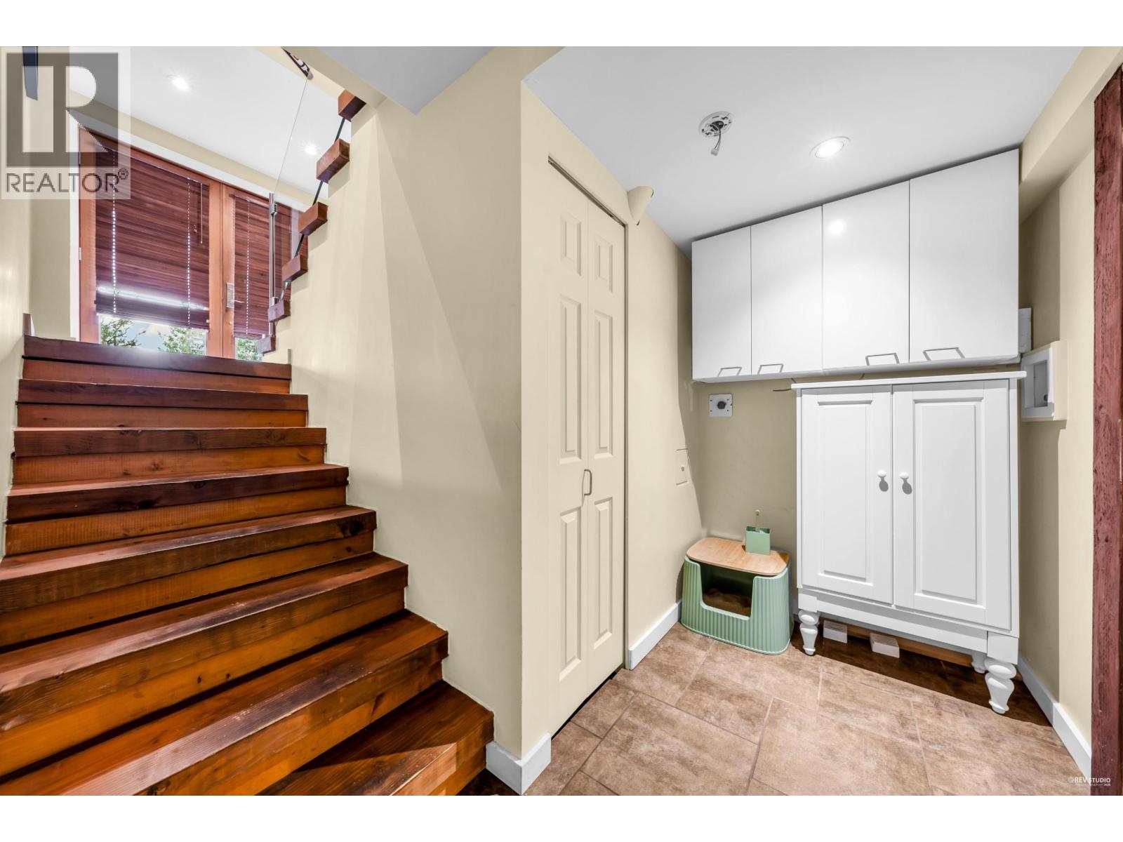 562 Alpine Court, North Vancouver, British Columbia  V7R 2L6 - Photo 15 - R3059877