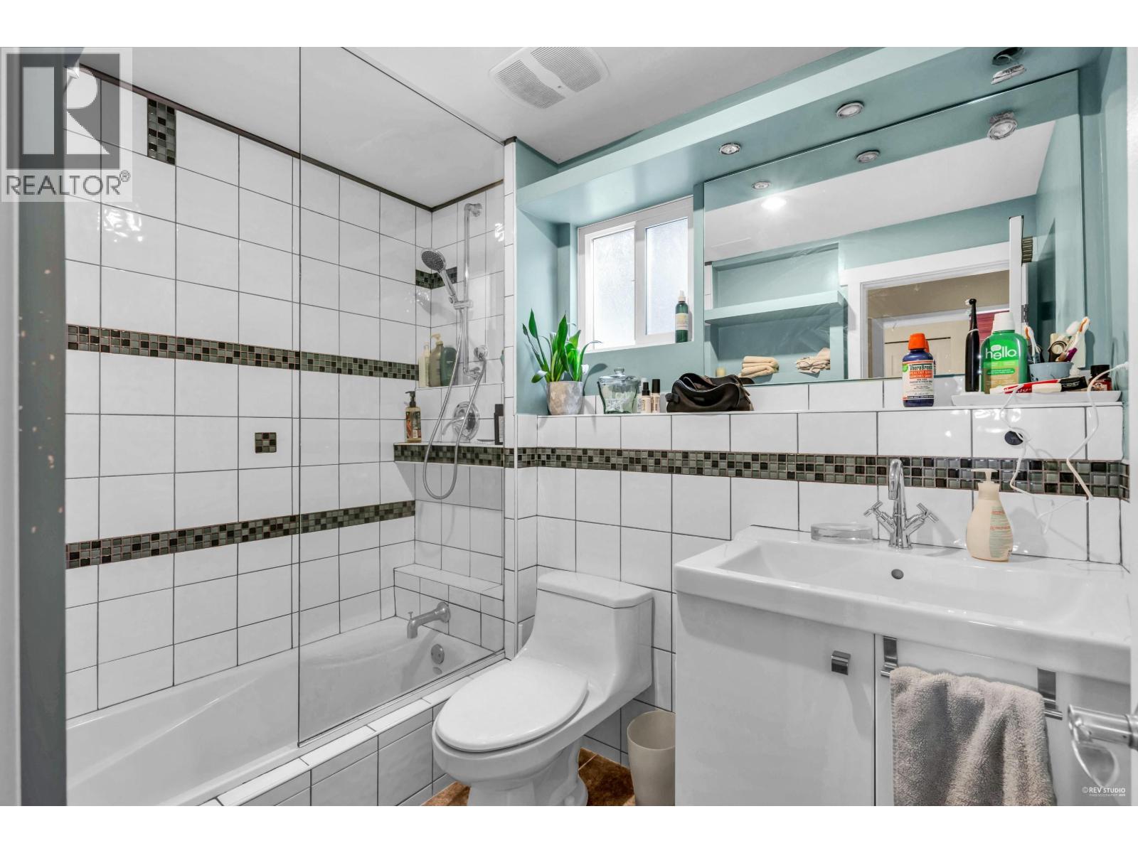 562 Alpine Court, North Vancouver, British Columbia  V7R 2L6 - Photo 24 - R3059877